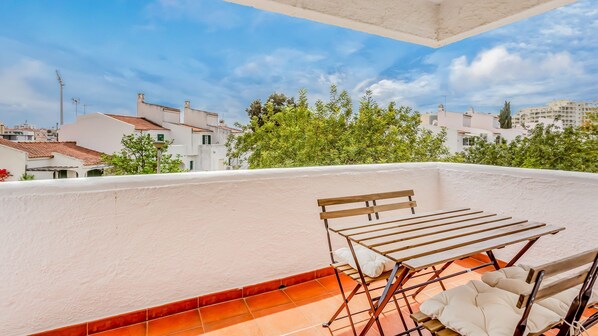 Enjoy the refreshing, sun-drenched balcony with seating for four #sunny #refreshing #portugal #pt #vilamoura