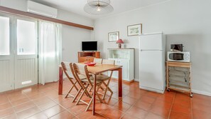 Well-equipped kitchenette with modern appliances, ready for your home-cooked meals #modern #homecooking #portugal #pt #vilamoura