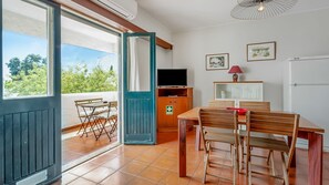 The living area is conveniently connected to the balcony for indoor-outdoor living #outdoor #balcony #portugal #pt #vilamoura