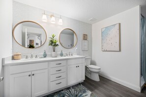 Penthouse Bathroom (1)