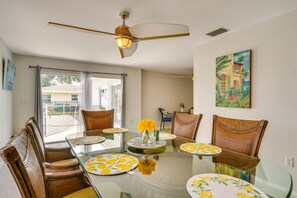 Dining Area | Dishware/Flatware