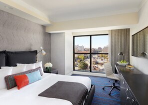Bedroom with king size bed
