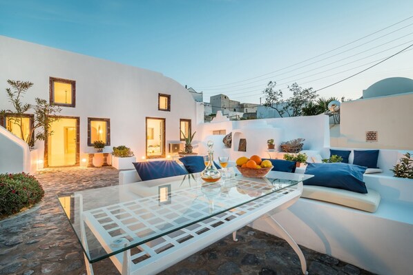 Beautiful Santorini Villa | 4 Bedrooms | Fava Eco Villa | Sleeps up to 14 Guests & Caldera Sunset Views | Oia