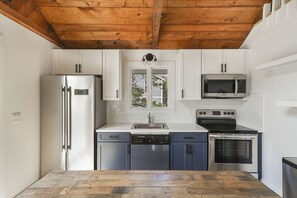 Kitchen (2nd floor)