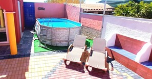 The shared pool, 4,8 x 3 m and shared pool beds 