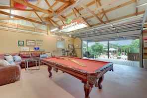 Game Room | Self Check-In | 2 Mi to Guadalupe River Tubing