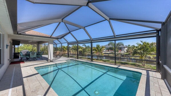 Spacious pool deck