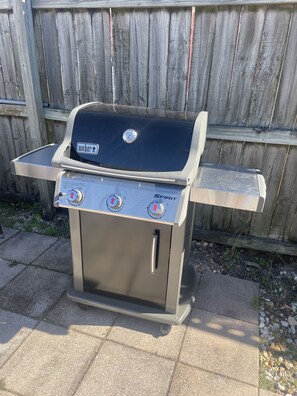 Brand new Weber Spirit 310 grill