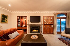 Lounge with fireplace