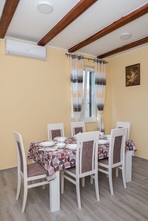 Dining room 1