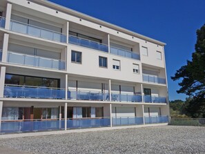 Bâtiment, Propriété, Fenêtre, Ciel, Bleu, Design Urbain, Condominium, Arbre, Façade