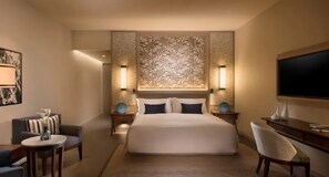 Comfortable Unit with 1 King size bed.