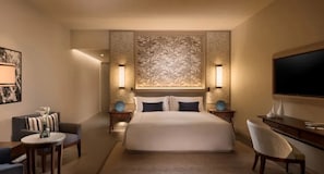 Comfortable Unit with 1 King size bed.
