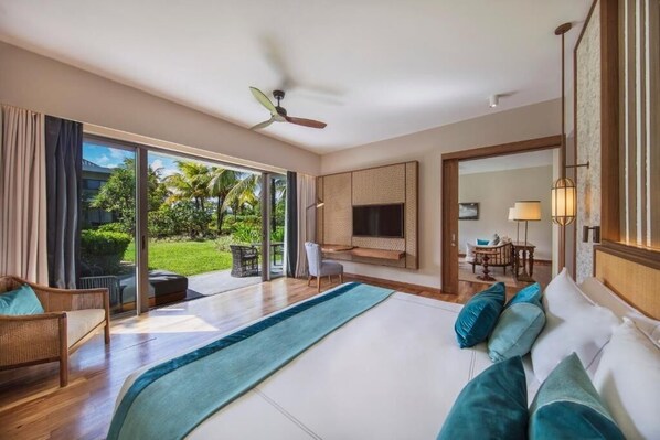 Comfortable Unit with 1 King size bed.