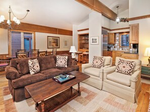Living Room w/ Sleeper Sofa