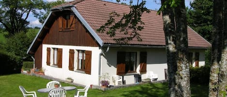 Außenseite Ferienhaus [Sommer]