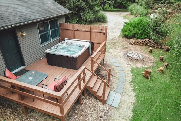 Welcome to The Patriot Cottage - the perfect spot for a relaxing Ohio getaway!