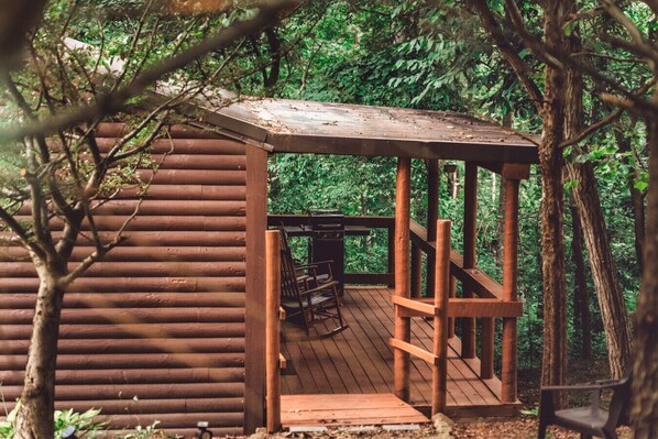 Welcome to the Great Frontier Cabin in Hocking Hills!