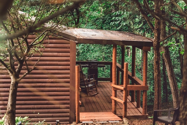 Welcome to the Great Frontier Cabin in Hocking Hills!