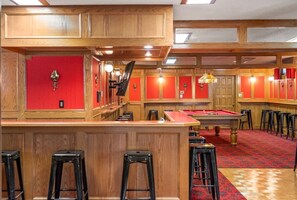 Entertainers Dream with a full bar, pool table, darts and more 