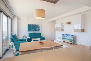 Salón y mesa de comedor
