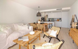 Salón, comedor y cocina abierta