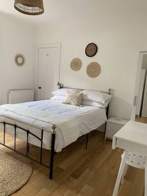 Bedroom 1 (double bed)