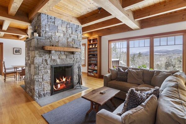 Enjoy Amazing Views from our Owl`s Head Luxury Post and Beam Home