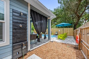 Outdoor shower: Cold water only.