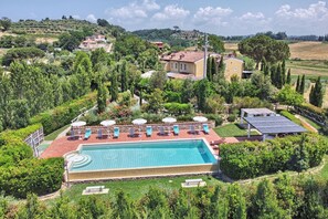 Building Exterior, Food, Hot Tub, Kitchen, Outdoor, Pool, Spring, Summer, Wellness