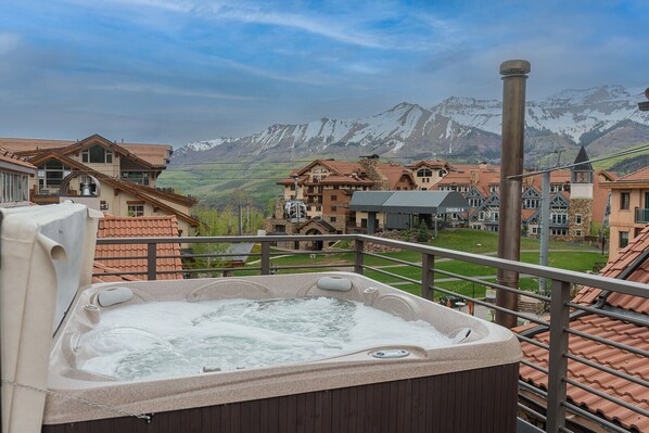 Hot tub - BM2 - Vivid Vacation Rentals Telluride - Hot tub