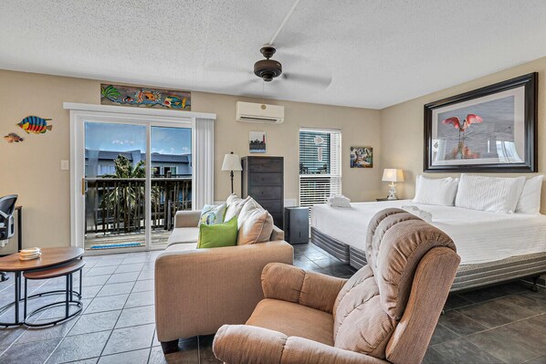 Sleeping and living room - Open floor plan