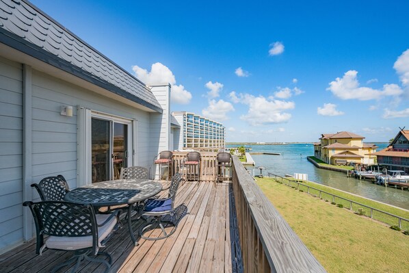 Exterior - Gorgeous view of the ship channel