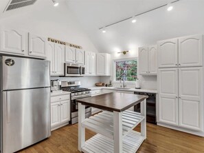 Cook with ease and enjoy the convenience of a gas range for your cozy nights in.