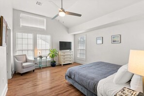 King Bedroom with En Suite Bathroom