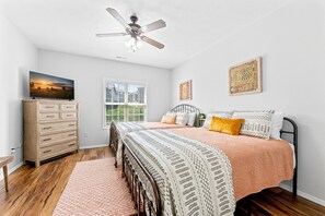 Guest Bedroom upstairs- 2 Queen Beds