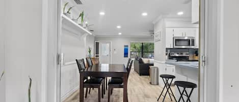 Dining and eating area next to the kitchen