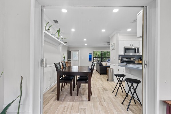 Dining and eating area next to the kitchen