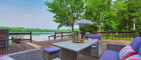 Peaceful, private lake for relaxing or lake fun! 
