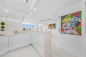 Fully equipped kitchen