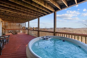 Enjoy the hot tub while taking the amazing view!