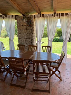 Outdoor dining