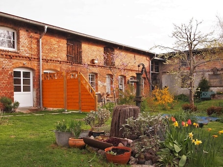 Foto von Fewo im Bauernhaus mit idyllischem Innenhof und Naturgarten