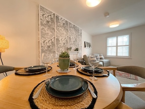 Dining/ lounge room