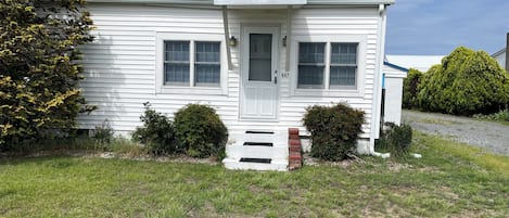 Front view of the cozy cottage.
