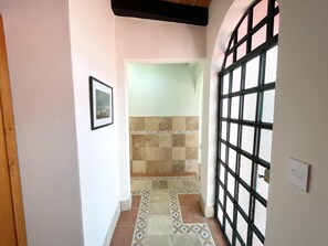  Centro Home with Courtyard & BBQ (243)