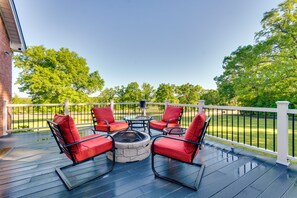 Deck | Outdoor Dining Area | Fire Pit