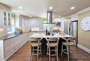 Gourmet island for cooking and additional seating