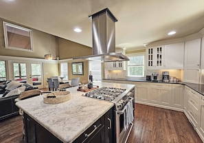 Fully equipped kitchen, granite counter, large gourmet island open to family.