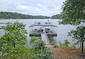 Private dock with boat slip: fish, relax in the sun. Bring boat or rent one.